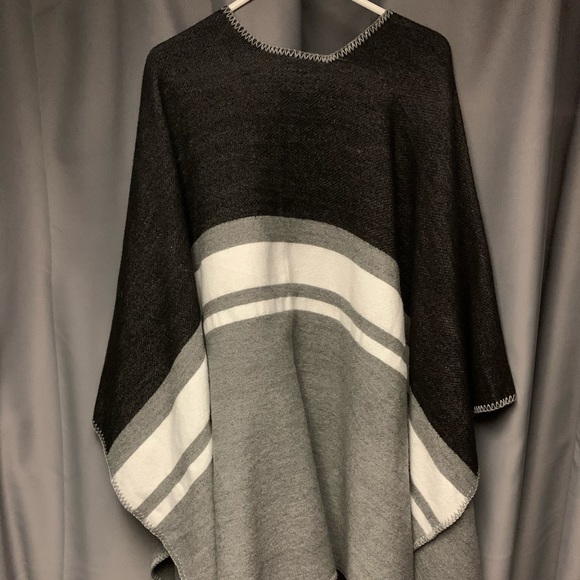 🚨Grey Striped Poncho🚨 - Picture 5 of 7